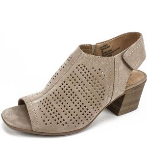 NEW White mountain sandal